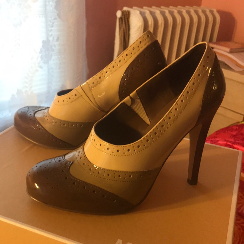 Guess by Marciano patent oxford style heels